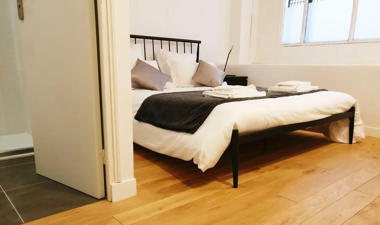 3 Double Bedrooms In Montmartre Near Subway Ac Apartamento París